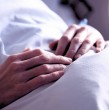 Una mujer de 34 años comenzó con migrañas y cambios emocionales tras convertirse en madre. Meses después, médicos descubrieron que padecía un agresivo tumor cerebral.