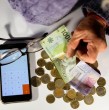 Un estudio reveló que una persona necesita un sueldo líquido desde $791 mil para cubrir el plan más económico de una Isapre. La cifra supera los $1,4 millones si se suma una carga familiar.