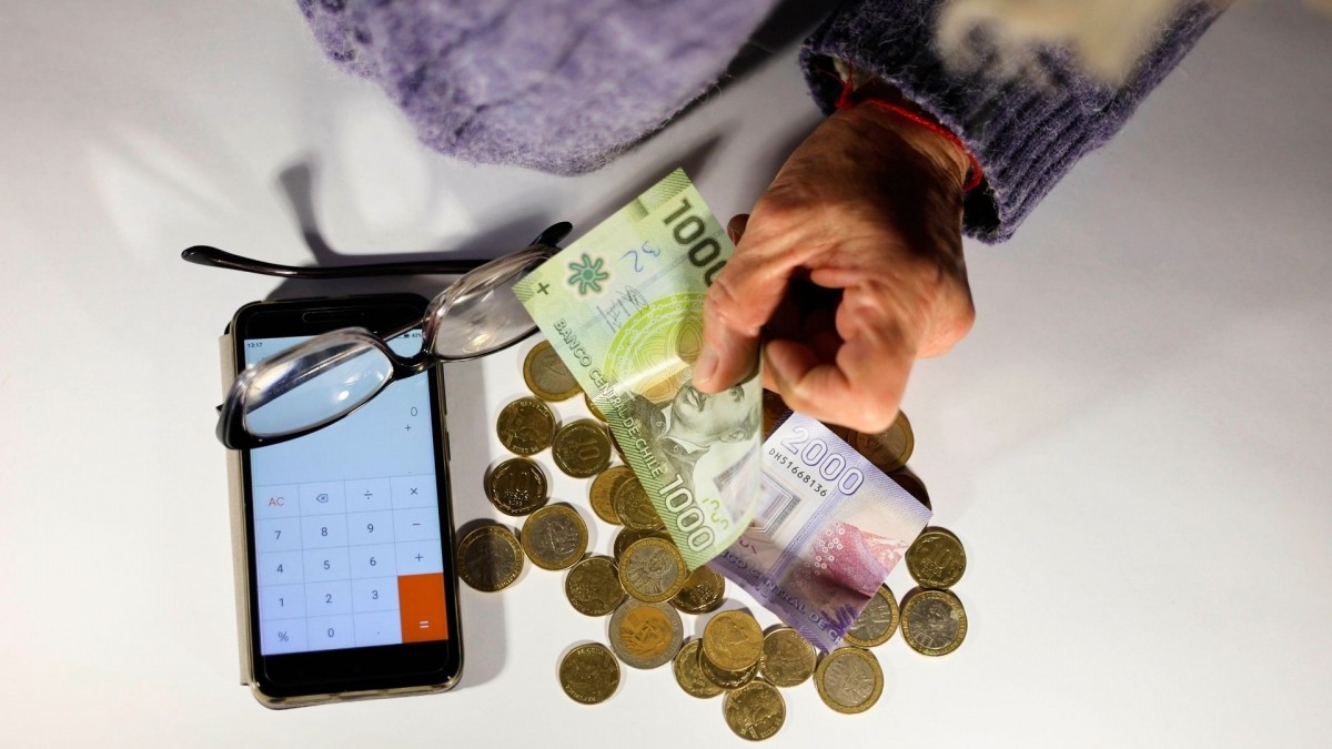 ¿Cuánto hay que ganar en Chile para pagar una Isapre? Estudio revela el sueldo mínimo líquido necesario