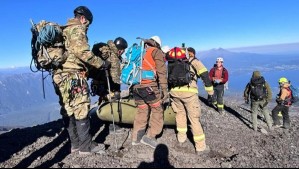 Recuperan cuerpo de andinista que murió tras caer por ladera del Volcán Osorno
