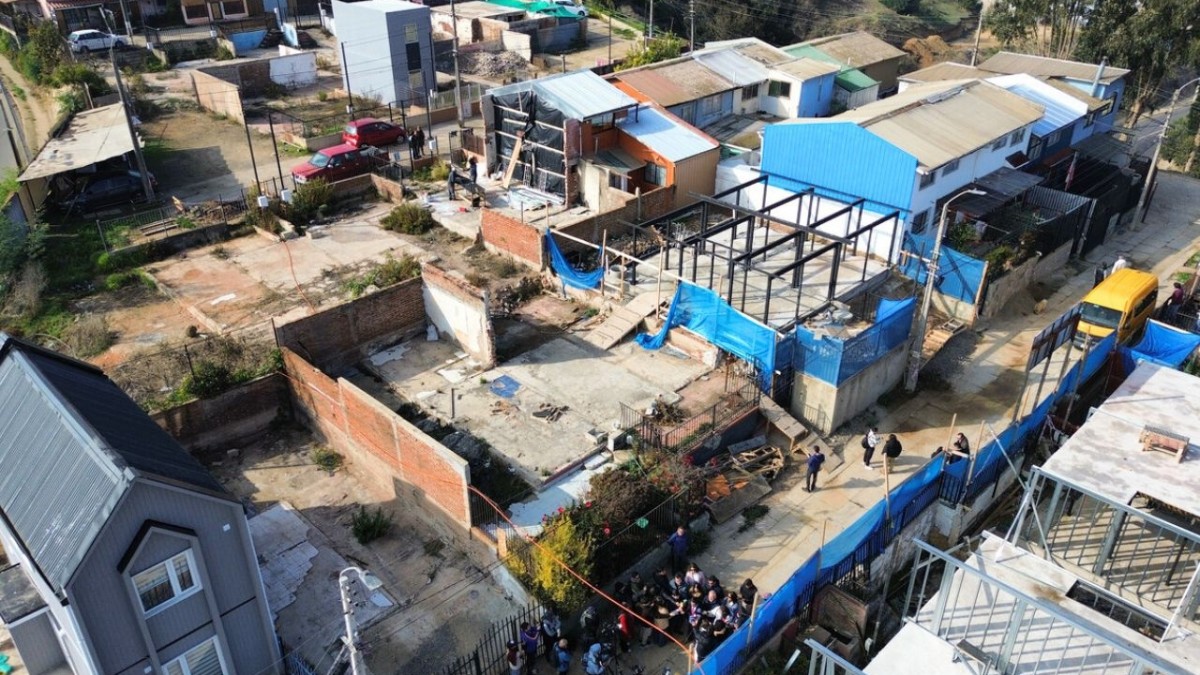 Seremi de Vivienda tras demolición en El Olivar: 'No podemos normalizar entregarles casas falladas a familias vulnerables'