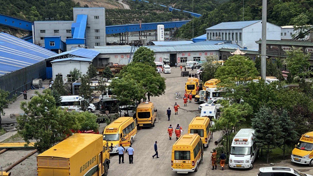 Explosión en mina de carbón en China deja al menos 90 muertos y 10 desaparecidos