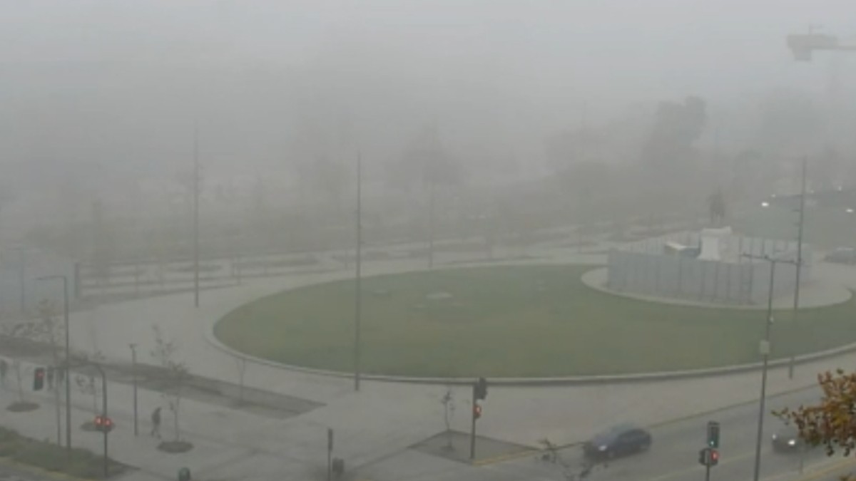 Intensa niebla matinal cubrió a la Región Metropolitana esta mañana: Se pronostican bajas temperaturas