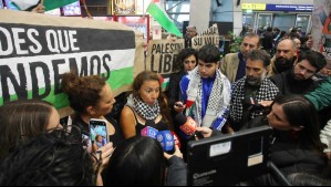 Acusando torturas y criticando al gobierno: Esta mañana volvieron los chilenos de la flotilla detenidos por Israel