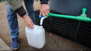 Corte de agua en ocho comunas de Santiago: Empresa responsable reporta 'incidencias' en la reposición