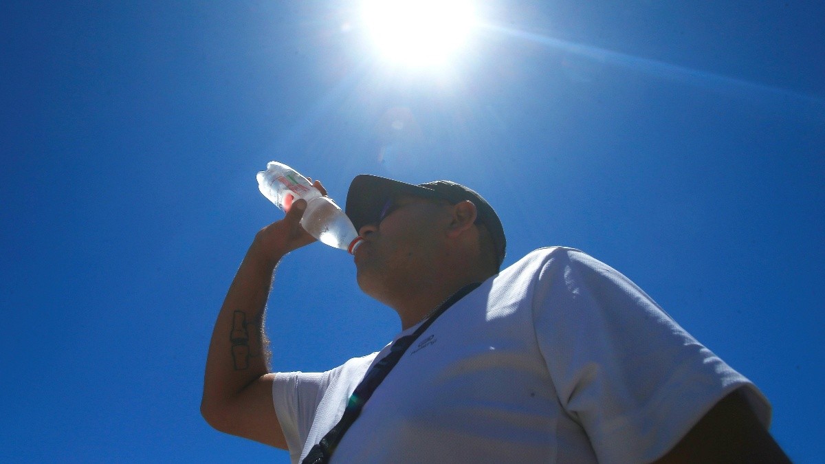 Termómetros llegarán hasta los 36°: Meteorología emite aviso de altas temperaturas por 'dorsal en altura' en zonas de dos regiones