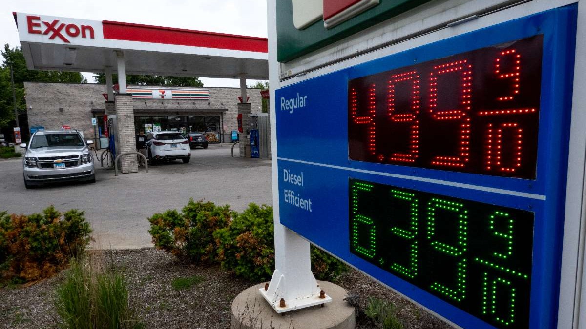 Precios del petróleo caen más de un 5% ante expectativas de acuerdo entre EEUU e Irán: Barril está por debajo de los 100 dólares