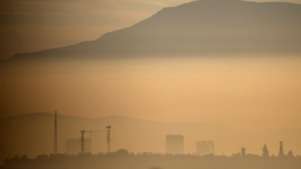 Decretan preemergencia ambiental para este lunes en la Región Metropolitana: Conoce la restricción vehicular