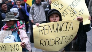 Presidente de Bolivia bajará su sueldo a la mitad: Enfrenta fuertes manifestaciones que exigen su renuncia