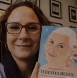 A un año del fallecimiento de Teresita Reyes, su hija Teresita Giacaman presentó Ahora que no estás, un íntimo diario de duelo escrito desde la catarsis. La autora señala que el escrito es: Un diario de duelo