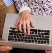 Para facilitar el acceso a la PGU se habilitó un sistema de atención por videollamada. Esta modalidad permite gestionar la solicitud desde un teléfono o computador con cámara, conversando directamente con un ejecutivo