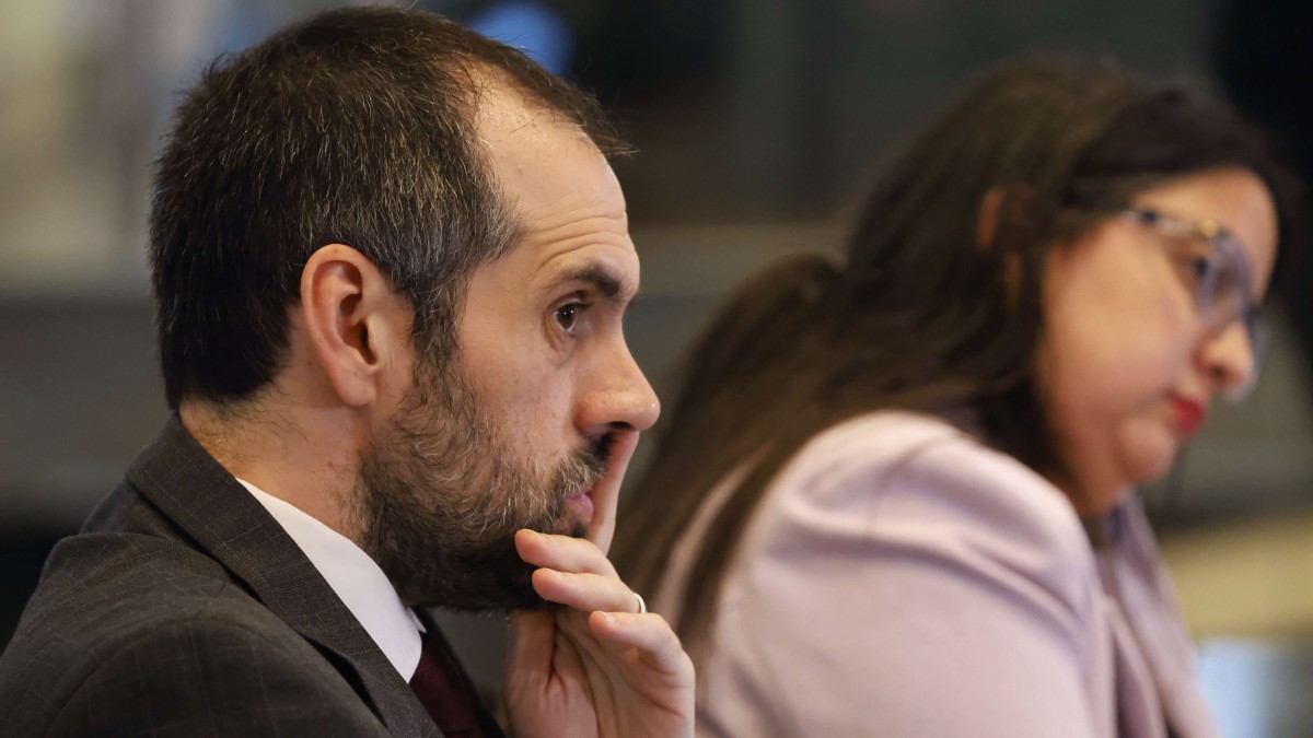 Libertarios y Republicanos anuncian AC contra exministro Grau por posible error en proyección de deuda