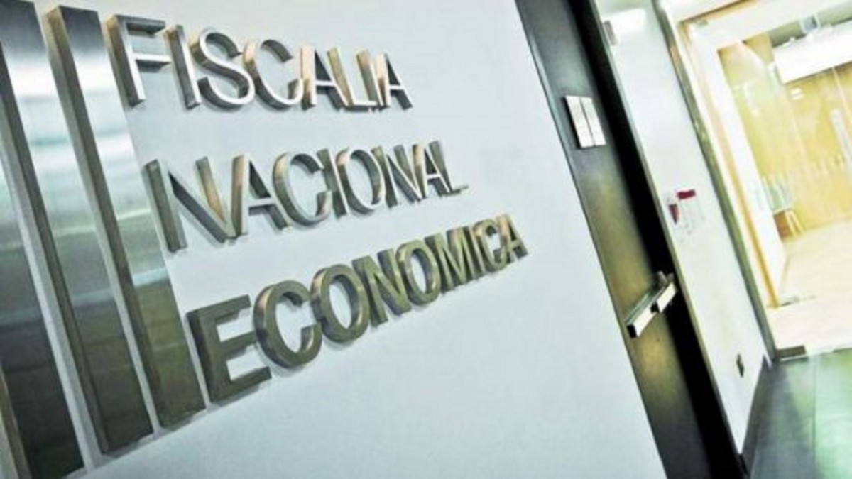 Pide millonaria multa: Fiscalía Económica acusa de colusión a empresas de alimentación y vestuario de trabajadores y estudiantes