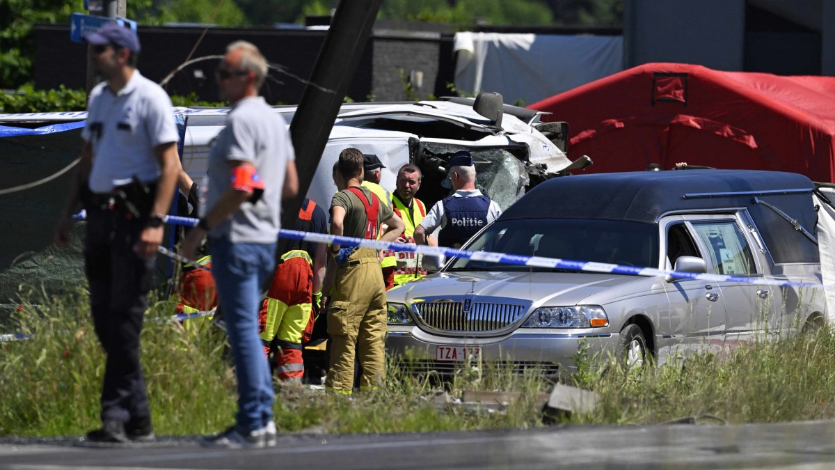 Colisión entre tren y bus escolar deja cuatro muertos en Bélgica: Dos de los fallecidos son niños