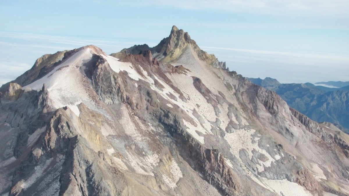 Alerta por actividad sísmica en volcán Nevados de Longaví: Restricción de acceso en un radio de 3 kilómetros alrededor de la cima