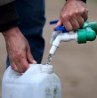 Conoce detalles sobre las comunas que se verán afectadas por cortes de agua durante este miércoles 27 de mayo en la Región Metropolitana. La interrupción del servicio podría extenderse por varias horas.