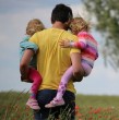 Apenas termina mayo y la celebración de las madres, los chilenos ya comienzan a planificar el próximo gran festejo del calendario: el Día del Padre. Esta fecha dinamiza con fuerza al comercio local en la búsqueda del regalo ideal