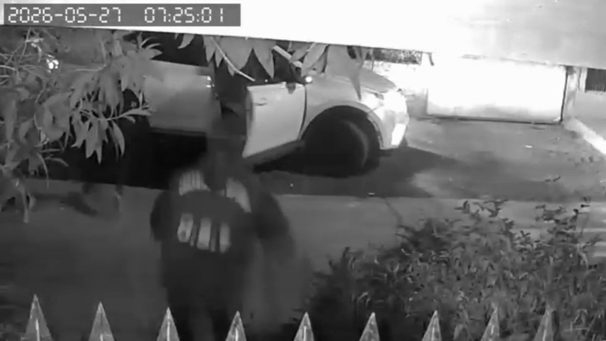 'Quedó mi hija sola': Video muestra a delincuentes vestidos de carabineros realizando turbazo en La Granja