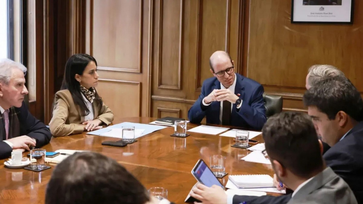 Presidentes del Congreso presentan plan integral de seguridad al ministro Arrau
