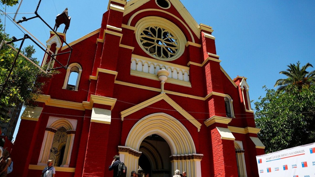 Iglesia San Francisco de Borja renace: Gobierno entrega histórico templo al Arzobispado de Santiago para su restauración