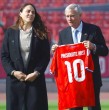 El Presidente José Antonio Kast promulgó la nueva Ley de Sociedades Anónimas Deportivas, que pone fin a la multipropiedad y aumenta la fiscalización en el fútbol chileno. Revisa los principales cambios.