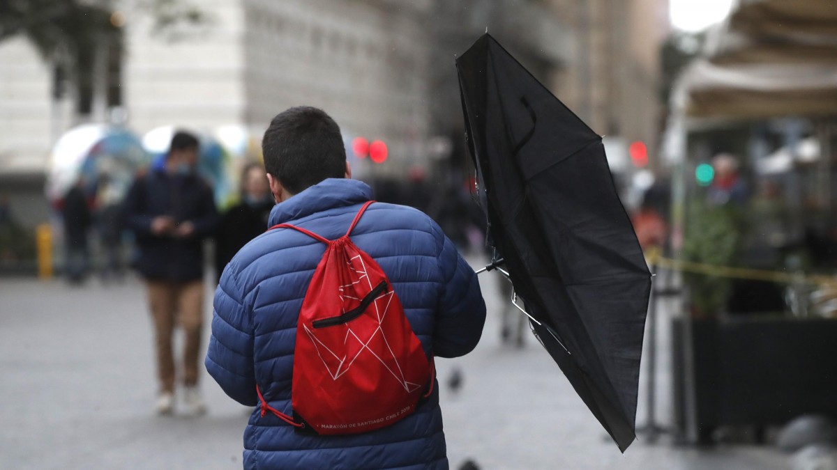 Hasta 70 kilómetros por hora: Emiten aviso por viento en zonas de cuatro regiones de Chile