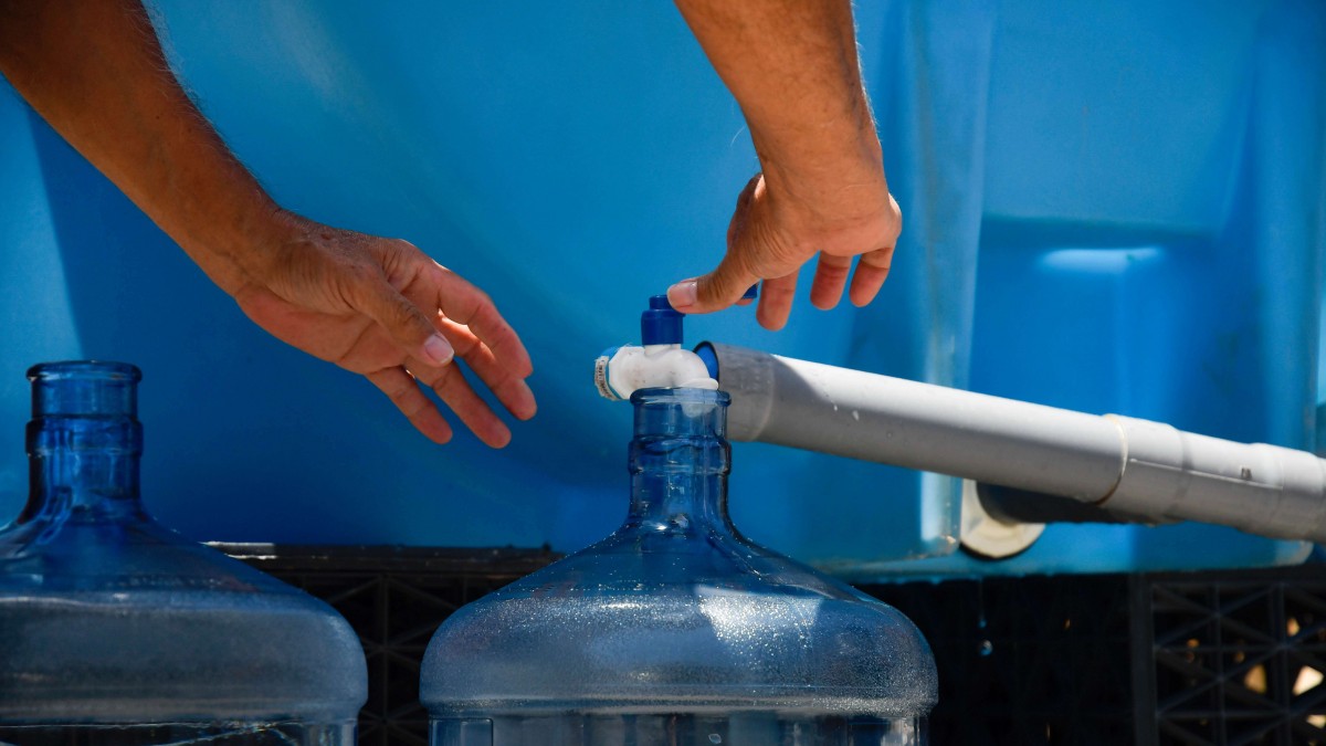Hasta 15 horas sin servicio: Las cuatro comunas que tendrán cortes de agua este jueves en la RM