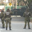 Carabineros y el GOPE desplegaron un operativo en Las Condes tras el hallazgo de un arma de fogueo y un objeto similar a una granada cerca de Escuela Militar. Esto es lo que se sabe.