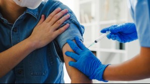 Influenza suma seis semanas al alza: 1,7 millones de adultos mayores siguen sin vacunarse