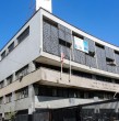 Una bomba molotov fue lanzada contra un periodista de Radio Bío Bío durante incidentes protagonizados por overoles blancos afuera del Instituto Nacional. El hecho obligó a cortar el tránsito y generó críticas de autoridades.