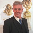Falleció a los 69 años Pierre Deny, el actor francés conocido por su papel en Emily in Paris. Sufría esclerosis lateral amiotrófica (ELA). Sus hijas confirmaron la noticia y colegas como Sylvie Vartan lo despidieron con emotivas palabras.