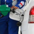 La empresa Copec dio a conocer, a través de sus redes sociales, cuáles son las 32 comunas beneficiadas con los $100 de descuento por litro de combustible. La dinámica duplicó desde ayer el número de comunas que cuentan con este beneficio.