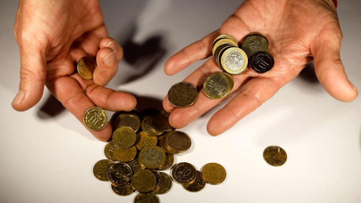 ¡Revisa tus bolsillos! Moneda de $50 puede llegar a venderse en $30.000 debido a un 'error de ortografía impresionante'