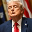 El médico de Donald Trump señaló que el presidente de Estados Unidos se encuentra en excelente condición de salud, refiriéndose además a los preocupantes moretones en las manos del mandatario. ¡Detalles!