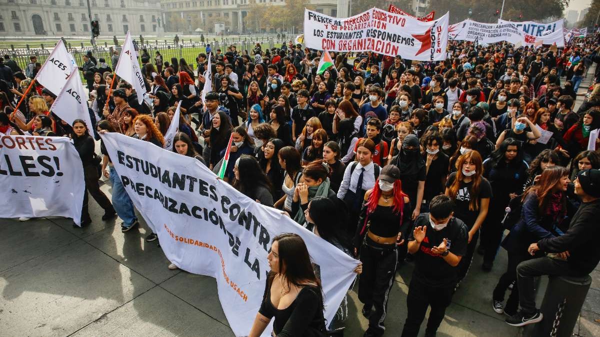 'La educación se defiende en las calles': Todo lo que tienes que saber del paro nacional anunciado por la Confech