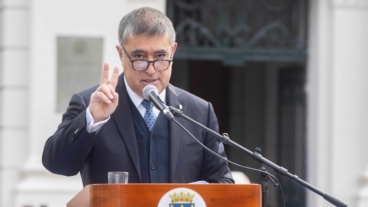 Desbordes acusa inacción del SLEP tras ataque con bombas molotov a periodista