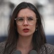 Este domingo, la exministra de la Secretaría General de Gobierno, Camila Vallejo (PC), publicó una columna en Radio Biobío titulada \\\'La gran estafa\\\', en la cual critica duramente el cambio de prioridades del Gobierno de José Antonio Kast. ¡Detalles