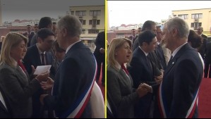 Video muestra momento en que diputada Parisi entrega carta al Presidente Kast en su llegada al Congreso