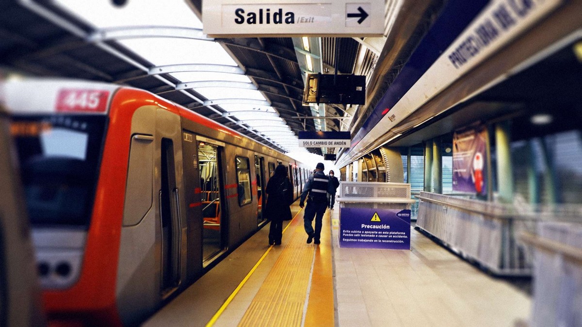 Metro de Santiago suspende servicio en ocho estaciones de Línea 5 por persona en la vía