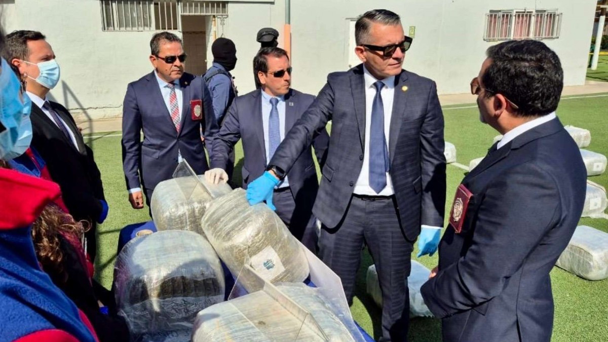 Camión cisterna que declaraba estar vacío escondía 458 kilos de cannabis: Conductor quedó en prisión preventiva