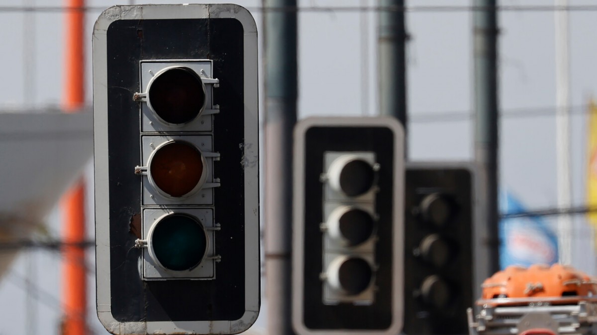 Hasta 7 horas sin servicio: 5 comunas de la RM que tendrán cortes de luz este martes