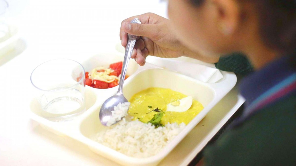 Alumnos se intoxican tras consumir alimentos en liceo de Coronel: Junaeb inicia investigación tras incidente