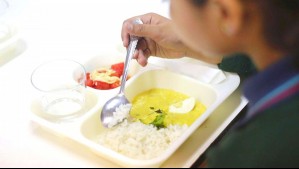 Alumnos se intoxican tras consumir alimentos en liceo de Coronel: Junaeb inicia investigación tras incidente