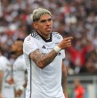 Carlos Palacios, que actualmente milita en Boca Juniors, sigue siendo uno de los futbolistas más recordados por los hinchas albos desde su salida, por lo que cualquier opción de regreso despierta rápidamente la ilusión entre los fanáticos.