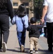 El Bono de $30 mil por hijo anunciado por José Antonio Kast beneficiaría a cerca de 2,3 millones de niños. Hacienda estima un costo fiscal importante que deberá desembolsar el Ejecutivo.