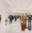 Una reconocida marca internacional de moda reabrió una de sus tiendas más importantes en Santiago con un nuevo concepto inspirado en el modernismo catalán y una experiencia de compra renovada.