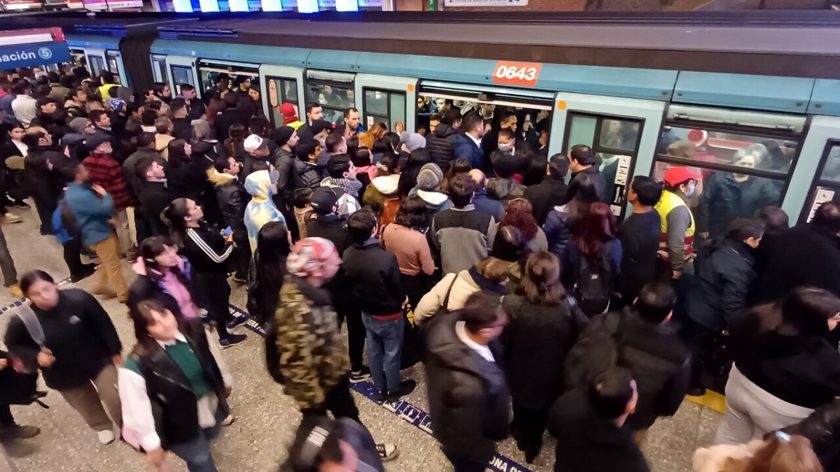Flujo de pasajeros en Metro de Santiago superó los 60 millones durante abril