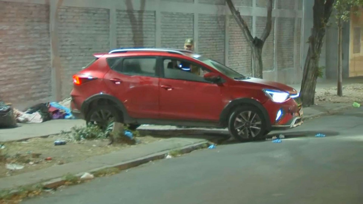 Antisocial fue abatido por Carabineros en Independencia: Ignoró una fiscalización e intentó atropellar a una funcionaria