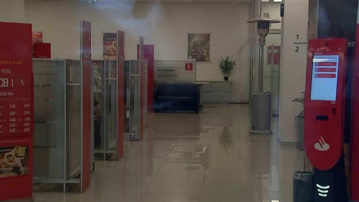 PDI allana sucursal del Banco Santander en Santiago Centro por megaoperativo contra el Tren de Aragua: Hay un ejecutivo detenido