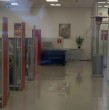 La PDI llegó a una sucursal bancaria del Banco Santander en el centro de Santiago, con el objetivo de realizar un allanamiento en el marco de un megaoperativo contra el Tren de Aragua. Un ejecutivo bancario es el presunto responsable.